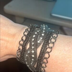 Elegant Silver and Black Chain Bracelet magnetic clasp